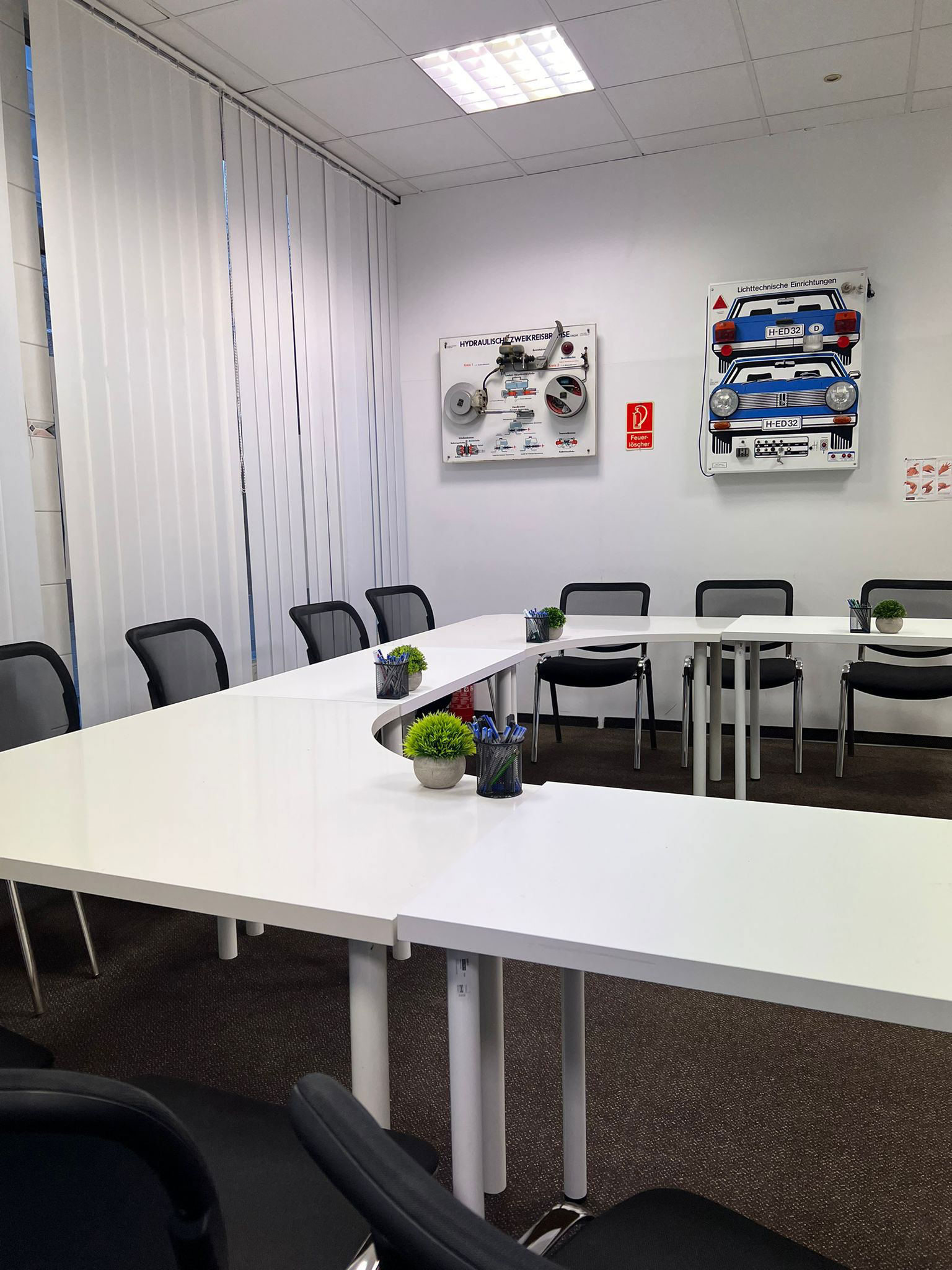 Fahrschule Img 10 Fahrschule Aktiv Hamburg - Unterrichtsraum Bild 1